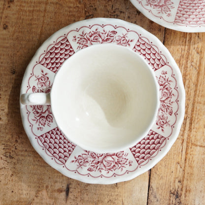 Tête-à-tête de tasses "Blythe" en céramique anglaise torsadée aux motifs fleuris rougeâtres Myott modèle Melody (lot de 2)