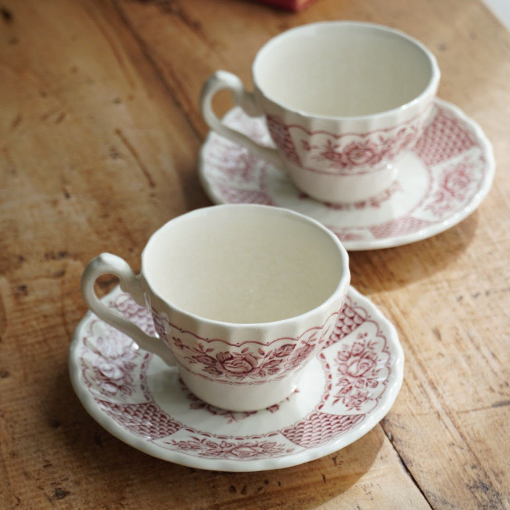 Tête-à-tête de tasses "Blythe" en céramique anglaise torsadée aux motifs fleuris rougeâtres Myott modèle Melody (lot de 2)