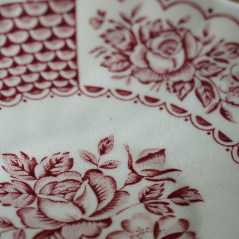 Tête-à-tête de tasses "Blythe" en céramique anglaise torsadée aux motifs fleuris rougeâtres Myott modèle Melody (lot de 2)