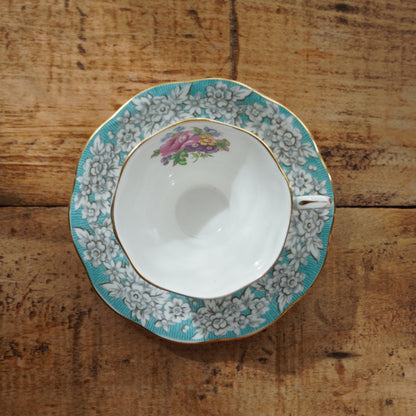 Petite tasse en porcelaine "Mary" en porcelaine anglaise fleurie et dorée Royal Albert modèle Enchantment