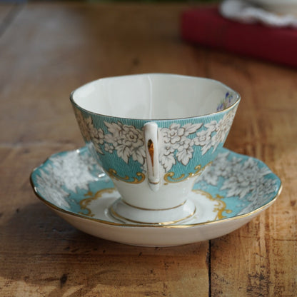 Tasse "Mary" en porcelaine anglaise fleurie et dorée Royal Albert modèle Enchantment