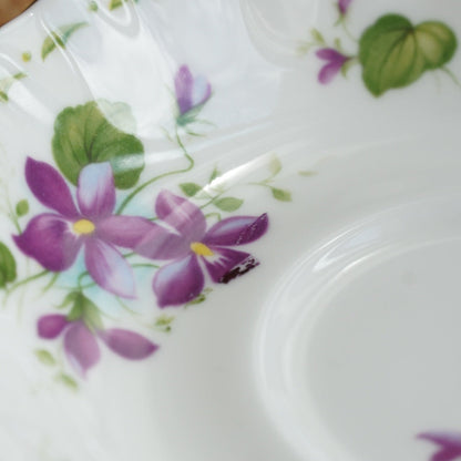 Tasse "February" en porcelaine anglaise fleurie et dorée du mois de Février Royal Albert