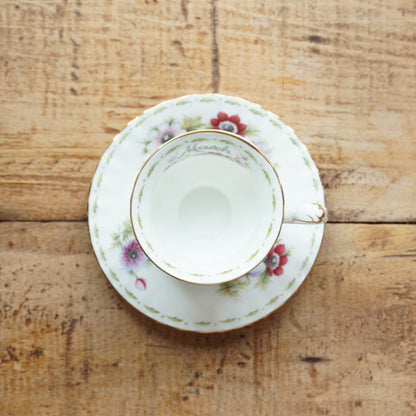 Petite tasse "March" en porcelaine anglaise fleurie et dorée du mois de Mars Royal Albert