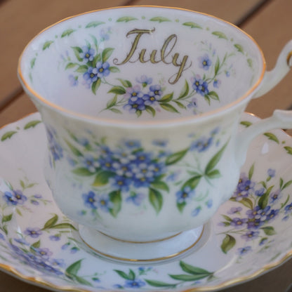 Tasse "Juillet" en porcelaine anglaise Royal Albert