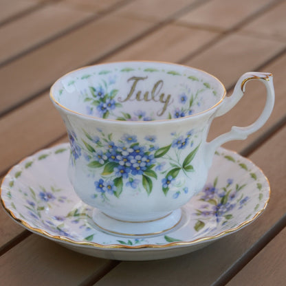 Tasse "Juillet" en porcelaine anglaise Royal Albert