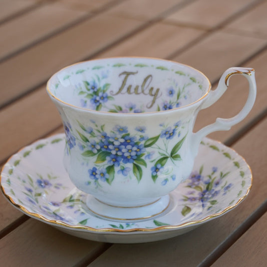 Tasse "Juillet" en porcelaine anglaise Royal Albert