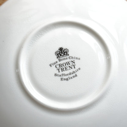 Tasse "January" en porcelaine anglaise fleurie et dorée du mois de Janvier Crown Trent