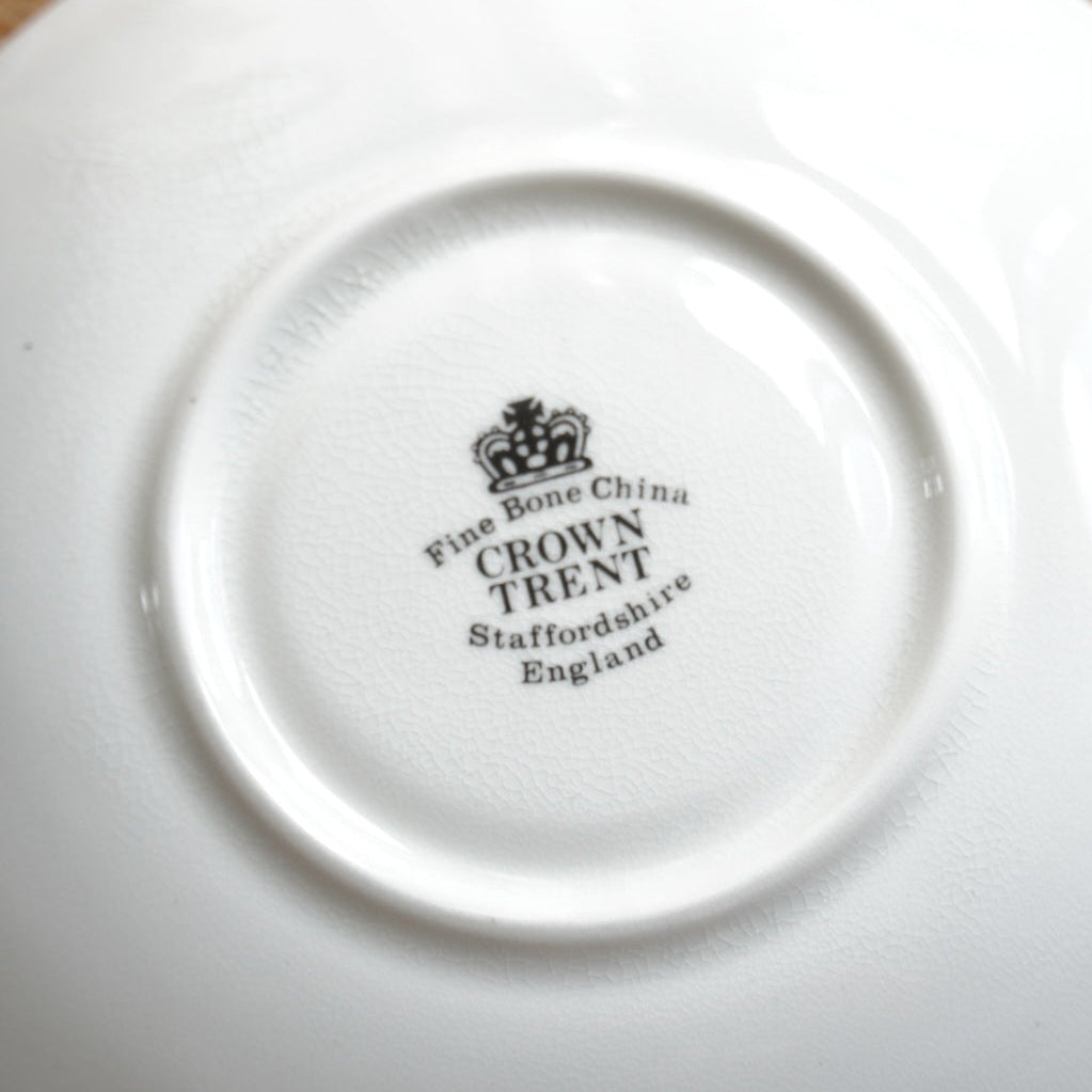Tasse "May" en porcelaine anglaise fleurie et dorée du mois de Mai Crown Trent