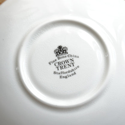 Tasse "May" en porcelaine anglaise fleurie et dorée du mois de Mai Crown Trent