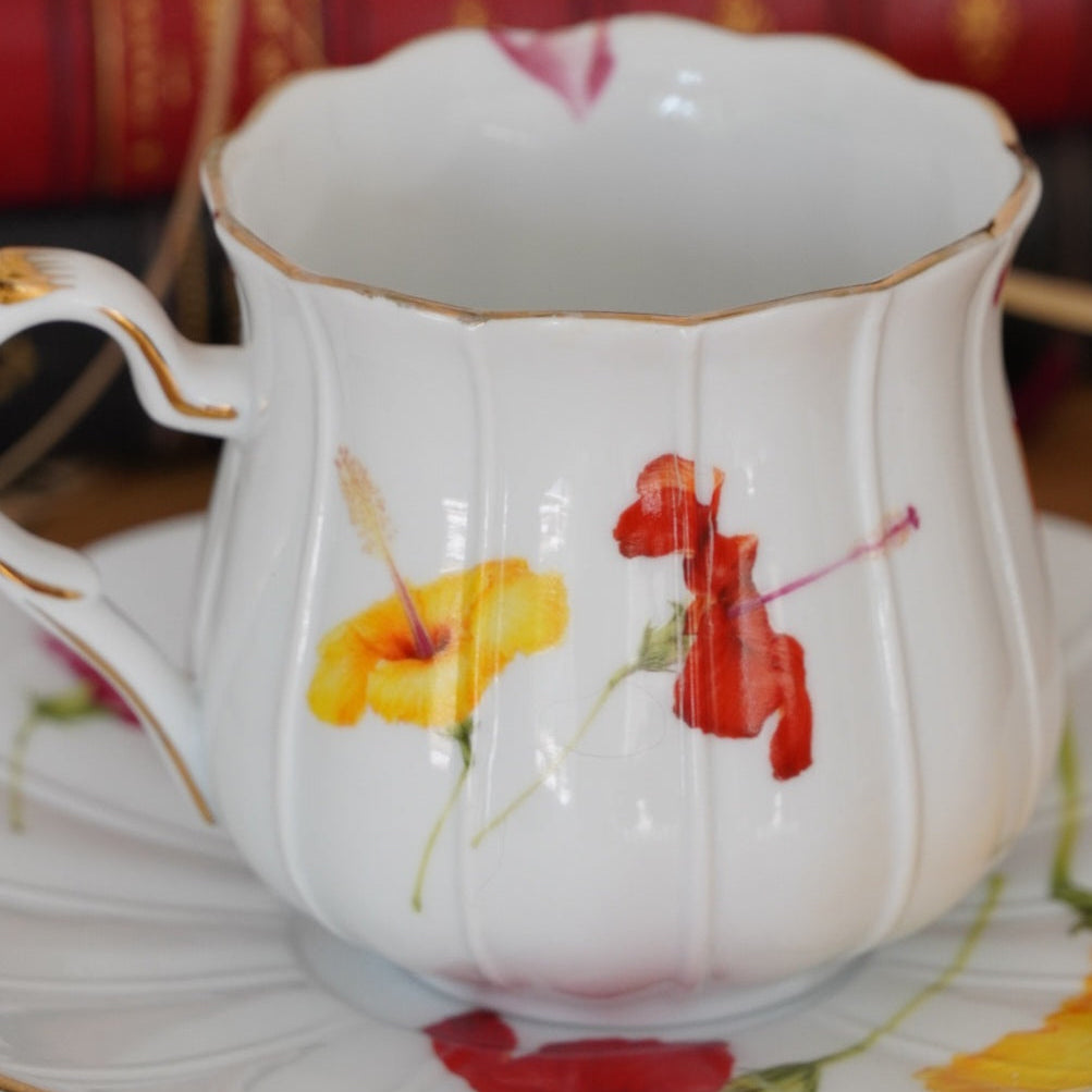 Tasse "Onélia" en porcelaine de Limoges fleurie