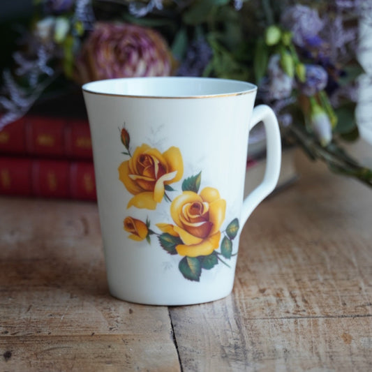 Mug "Marigold" en porcelaine anglaise fleurie et dorée Roy Kirkham