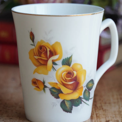 Mug "Marigold" en porcelaine anglaise fleurie et dorée Roy Kirkham
