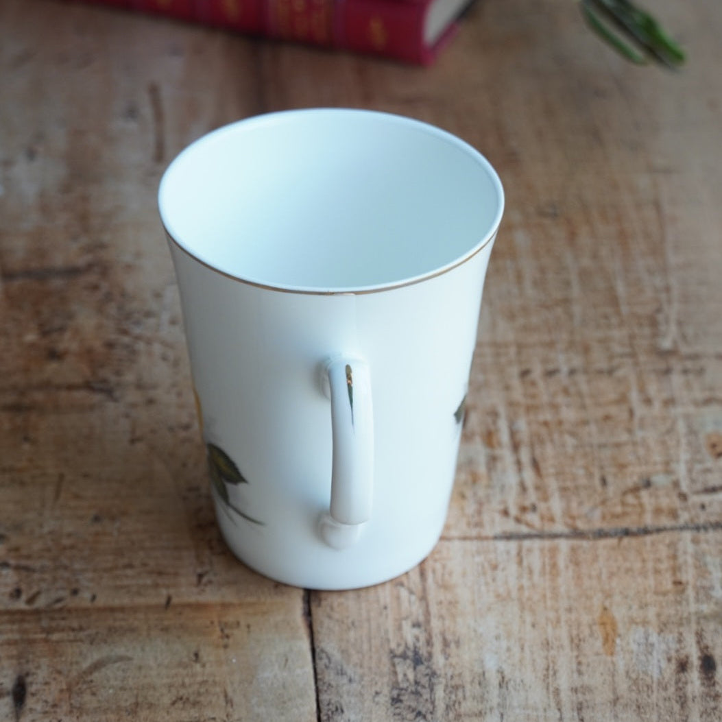 Mug "Marigold" en porcelaine anglaise fleurie et dorée Roy Kirkham