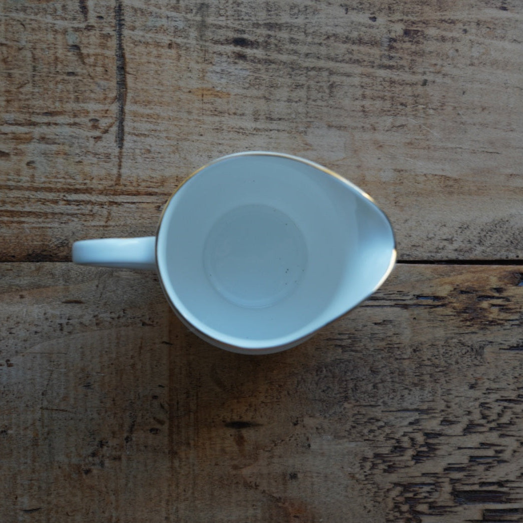 Pot à lait "Winslet" en porcelaine anglaise fleurie et dorée Royal Standard