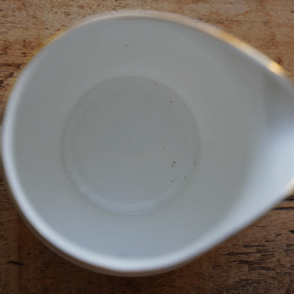 Pot à lait "Winslet" en porcelaine anglaise fleurie et dorée Royal Standard