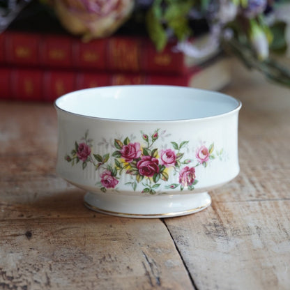 Sucrier "Winslet" en porcelaine anglaise fleurie et dorée Royal Standard