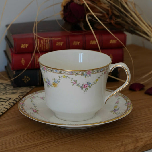 Grande tasse "Eliza" en porcelaine anglaise Elizabethan modèle Garland Rose
