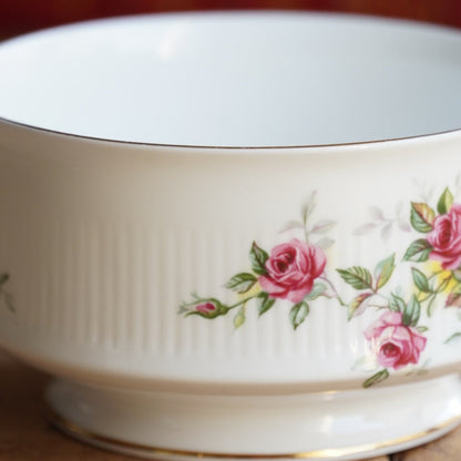 Sucrier "Winslet" en porcelaine anglaise fleurie et dorée Royal Standard
