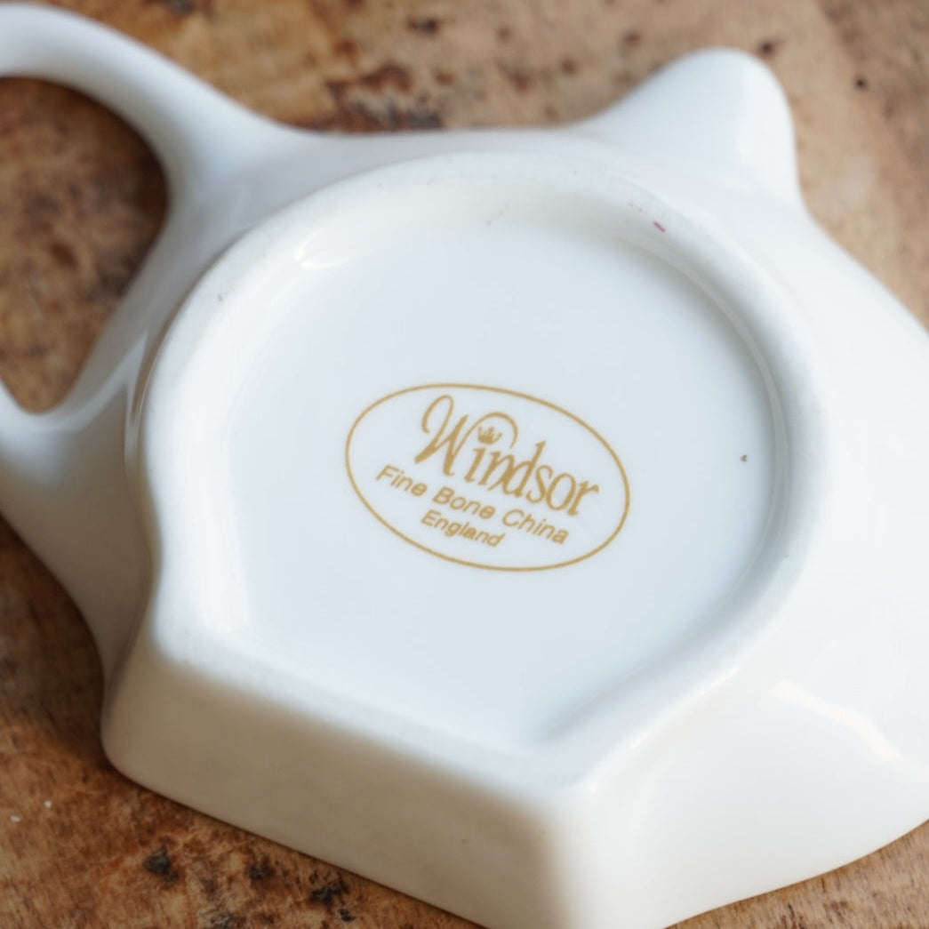 Repose-sachet "Jany" en porcelaine anglaise fleurie en forme de théière Windsor