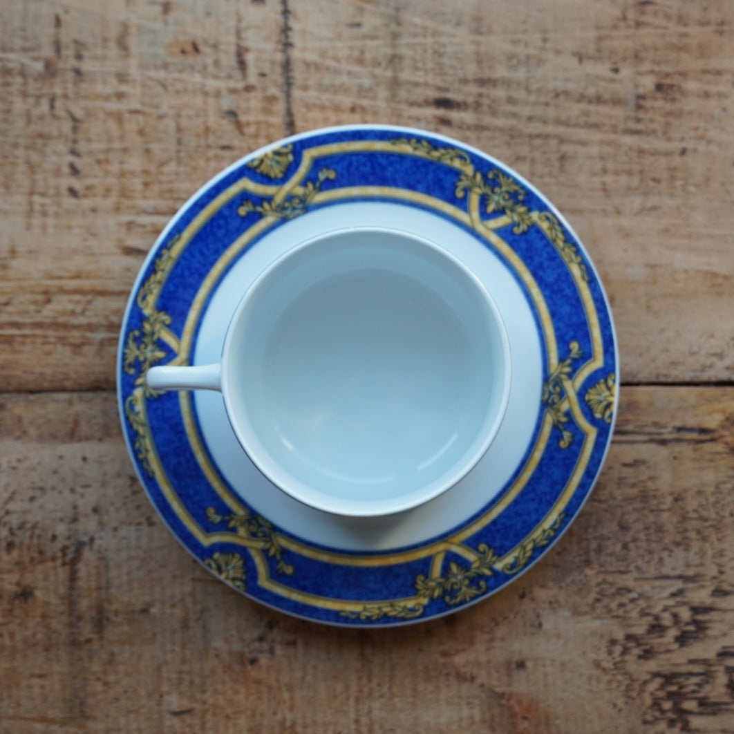 Tasse "Zildée" en porcelaine de Mehun-sur-Yèvre aux décors Versailles bleutés Pillivuyt
