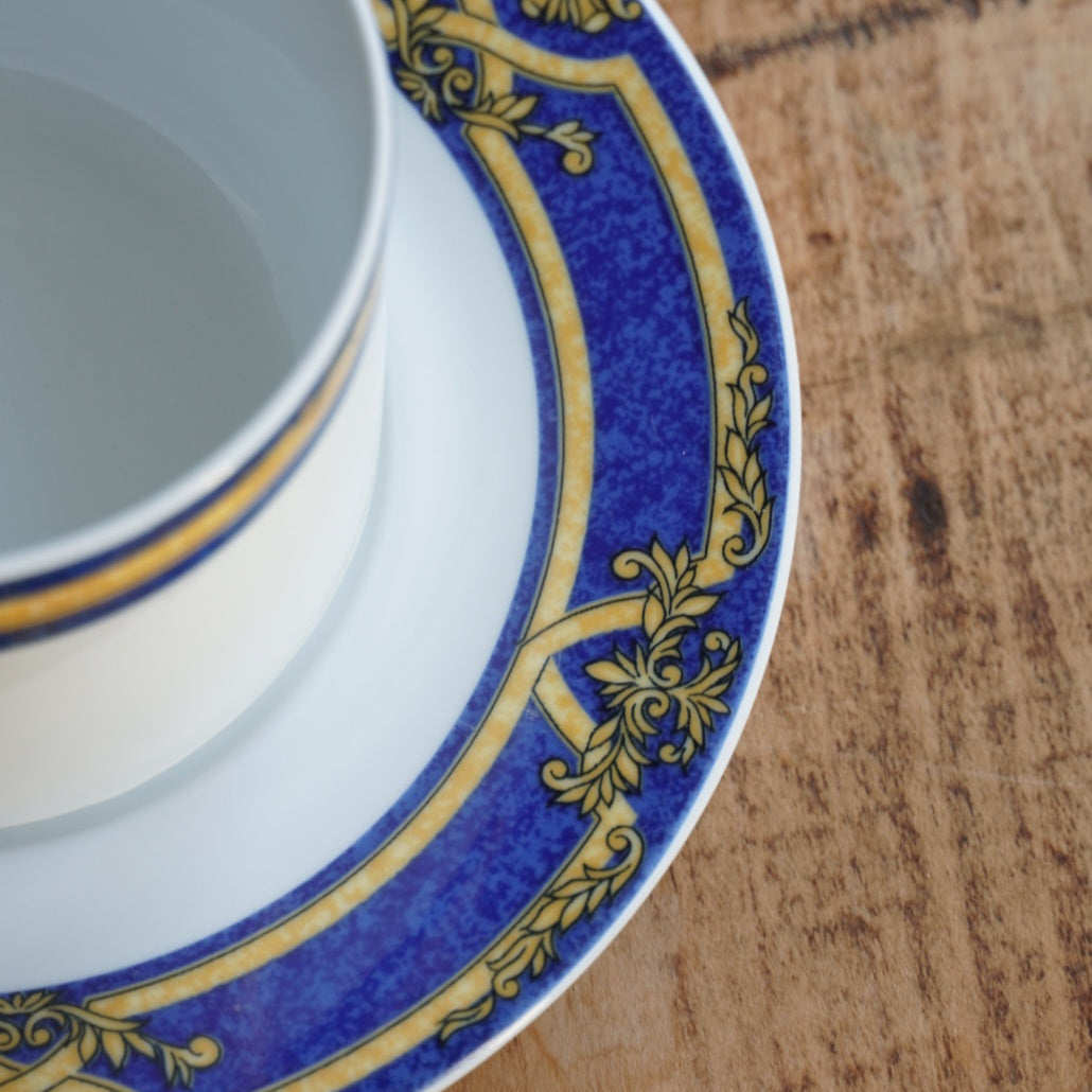 Tasse "Zildée" en porcelaine de Mehun-sur-Yèvre aux décors Versailles bleutés Pillivuyt
