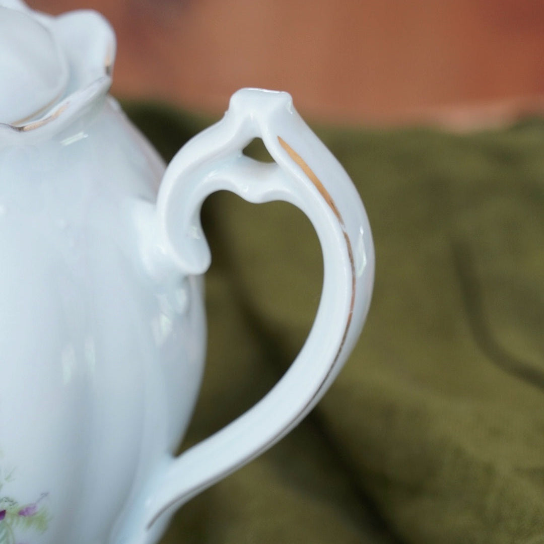 Théière "Floralie" en porcelaine aux fleurs violettes et dorée
