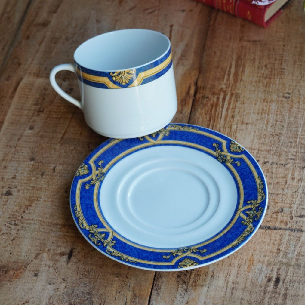 Tasse "Zildée" en porcelaine de Mehun-sur-Yèvre aux décors Versailles bleutés Pillivuyt