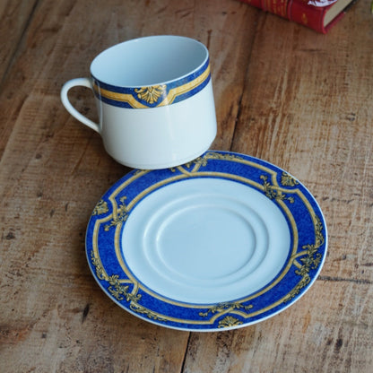 Tasse "Zildée" en porcelaine de Mehun-sur-Yèvre aux décors Versailles bleutés Pillivuyt