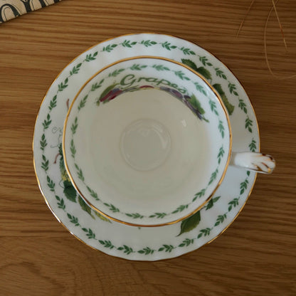 Tasse "Raisins" en porcelaine anglaise Royal Albert modèle "Covent Garden"