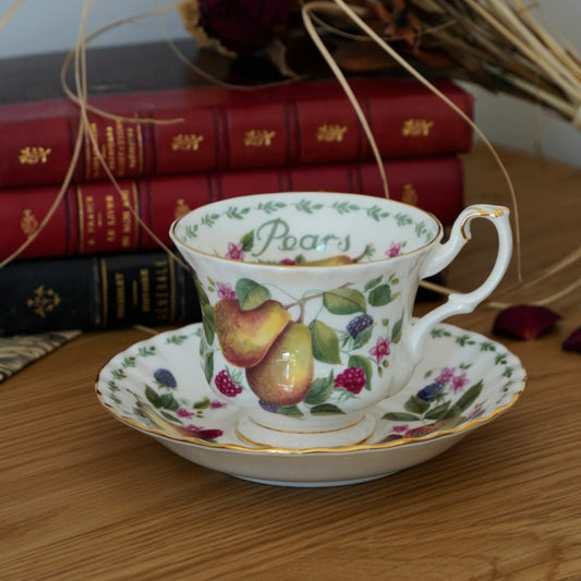 Tasse "Poires" en porcelaine anglaise Royal Albert modèle "Covent Garden"