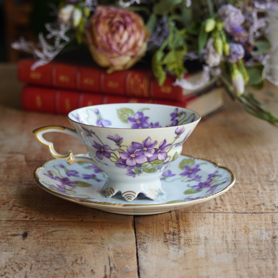 Tasse "Anneliese" en porcelaine allemande fleurie et dorée Mitterteich Bavaria