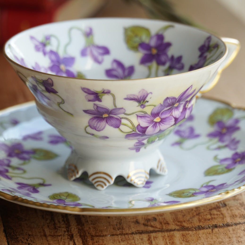 Tasse "Anneliese" en porcelaine allemande fleurie et dorée Mitterteich Bavaria