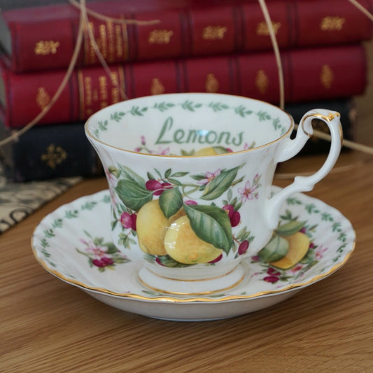 Tasse "Citrons" en porcelaine anglaise Royal Albert modèle "Covent Garden"