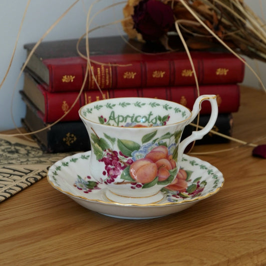 Tasse "Abricots" en porcelaine anglaise Royal Albert modèle "Covent Garden"