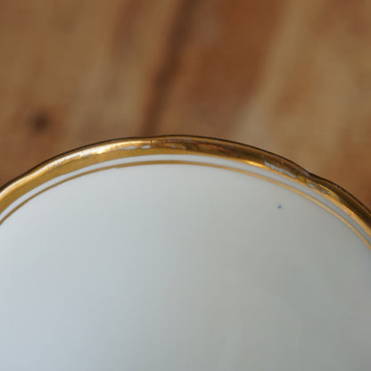 Tasse "Jane" et son assiette à gâteau en porcelaine anglaise fleurie et dorée Salisbury