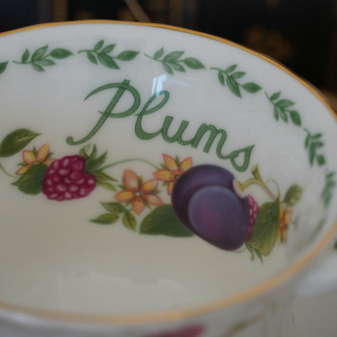 Tasse "Prunes" en porcelaine anglaise Royal Albert modèle "Covent Garden"