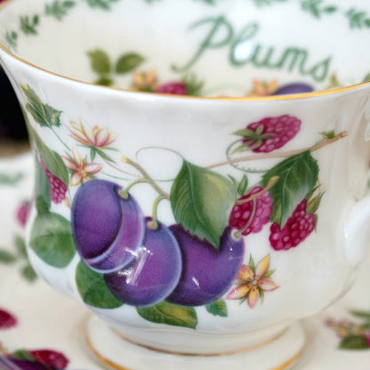 Tasse "Prunes" en porcelaine anglaise Royal Albert modèle "Covent Garden"