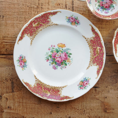 Tasse "Isolde" et son assiette à gâteau en porcelaine anglaise fleurie, dorée et rougeâtre Foley EB & Co modèle Montrose