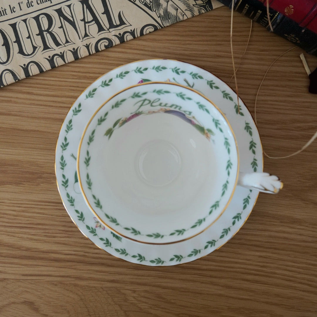 Tasse "Prunes" en porcelaine anglaise Royal Albert modèle "Covent Garden"