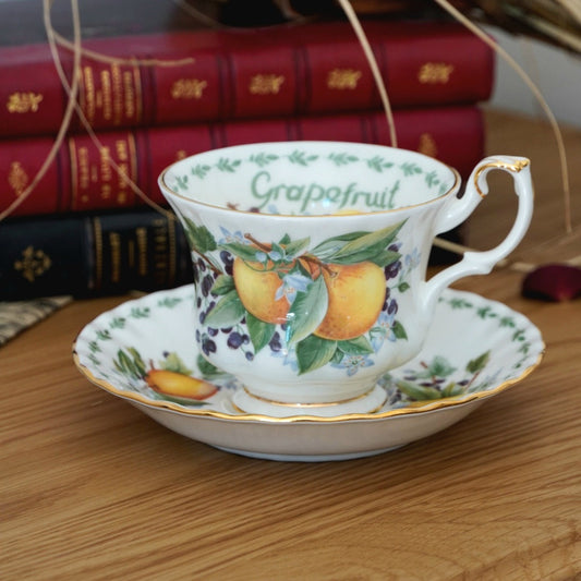 Tasse "Pamplemousses" en porcelaine anglaise Royal Albert modèle "Covent Garden"
