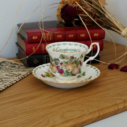 Tasse "Groseilles" en porcelaine anglaise Royal Albert modèle "Covent Garden"