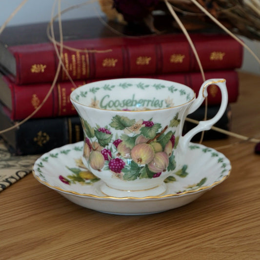 Tasse "Groseilles" en porcelaine anglaise Royal Albert modèle "Covent Garden"