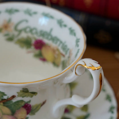 Tasse "Groseilles" en porcelaine anglaise Royal Albert modèle "Covent Garden"