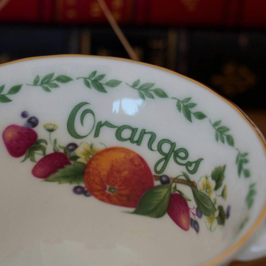 Tasse "Oranges" en porcelaine anglaise Royal Albert modèle "Covent Garden"