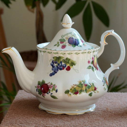 Théière "Fruits" en porcelaine anglaise Royal Albert modèle "Covent Garden"