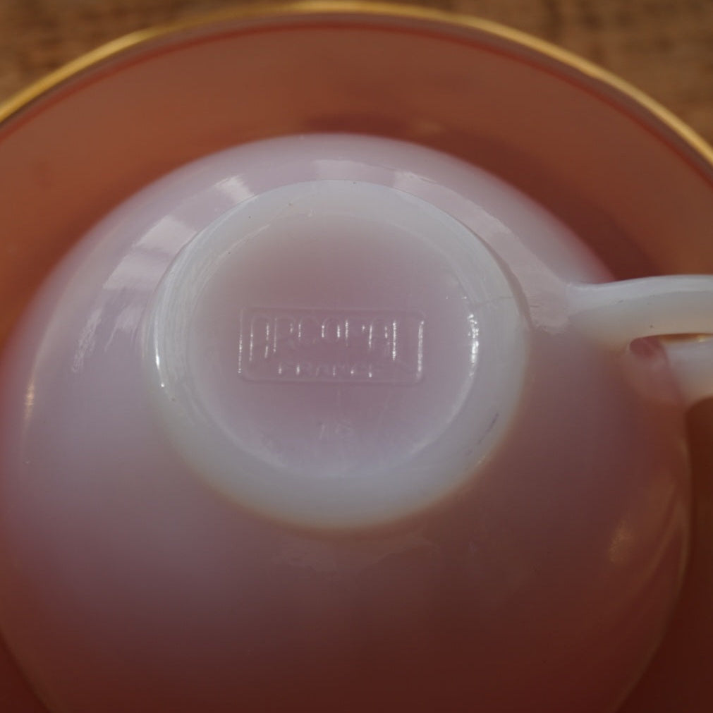 Tasse "Rainbow" Arlequin en verre opalin rose pastel et doré Arcopal