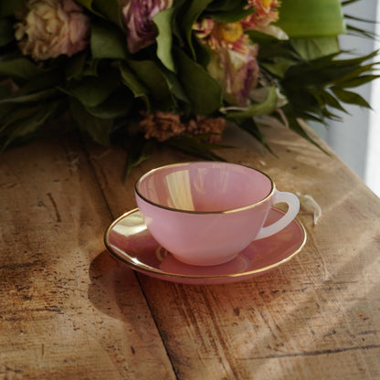 Tasse "Rainbow" Arlequin en verre opalin rose pastel et doré Arcopal