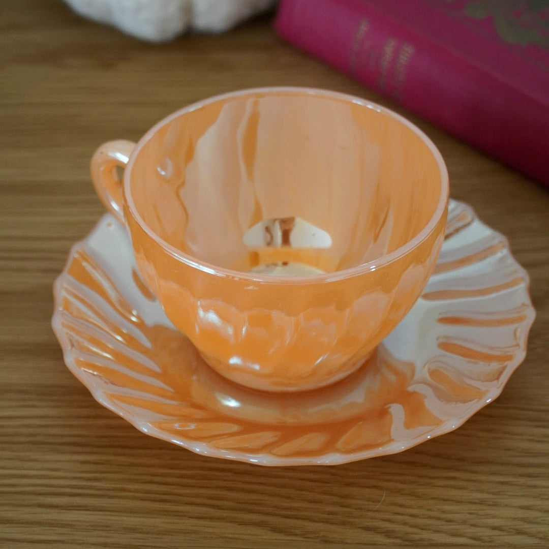 Tête à tête de tasses "Frida" en verre nacré signées Termocrisa des années 1960