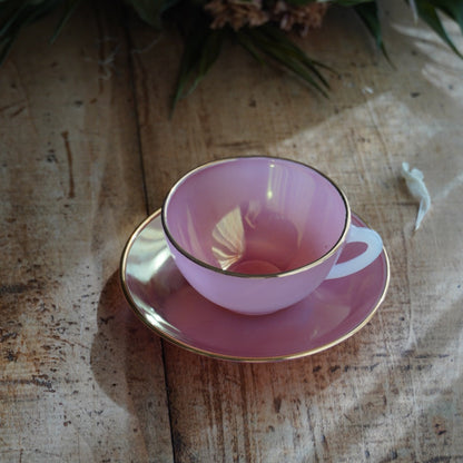 Tasse "Rainbow" Arlequin en verre opalin rose pastel et doré Arcopal