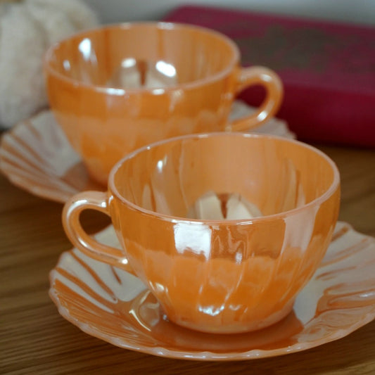 Tête à tête de tasses "Frida" en verre nacré signées Termocrisa des années 1960